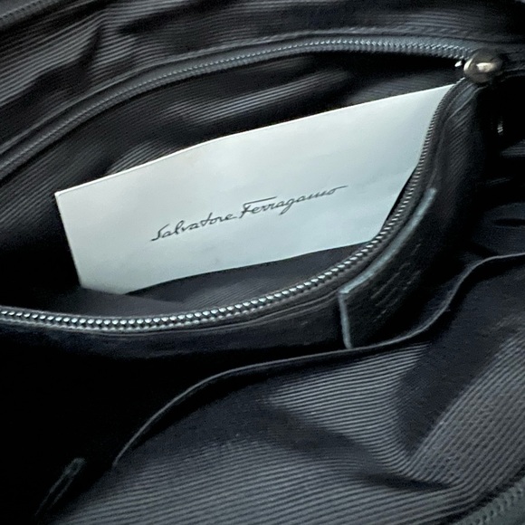 Authentic  Salvatore Ferragamo shoulder bag - Picture 4 of 12